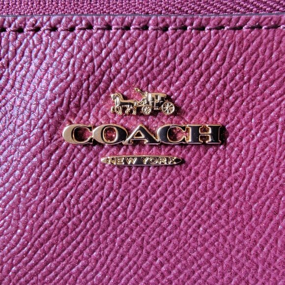 NWOT Coach Black Cherry Corner Zip Wristlet with Charms | FREE Shipping! - Picture 2 of 4